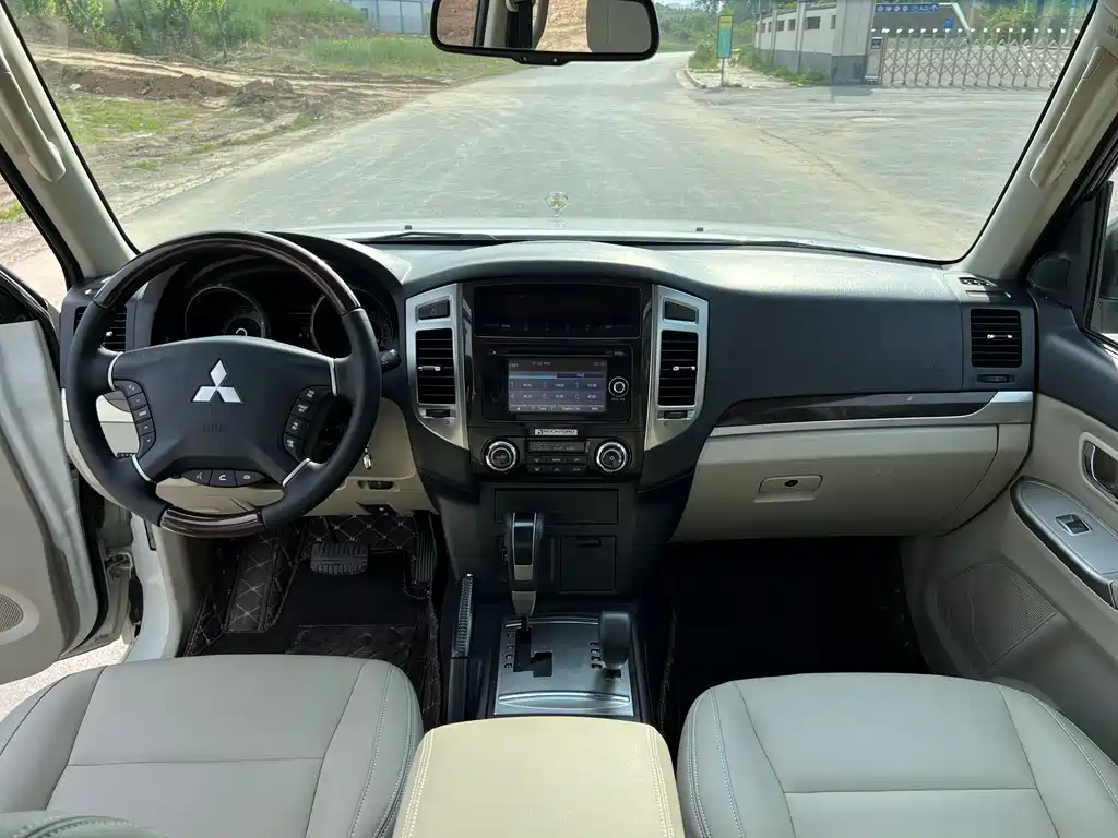 Mitsubishi Pajero 2019 — фото 12