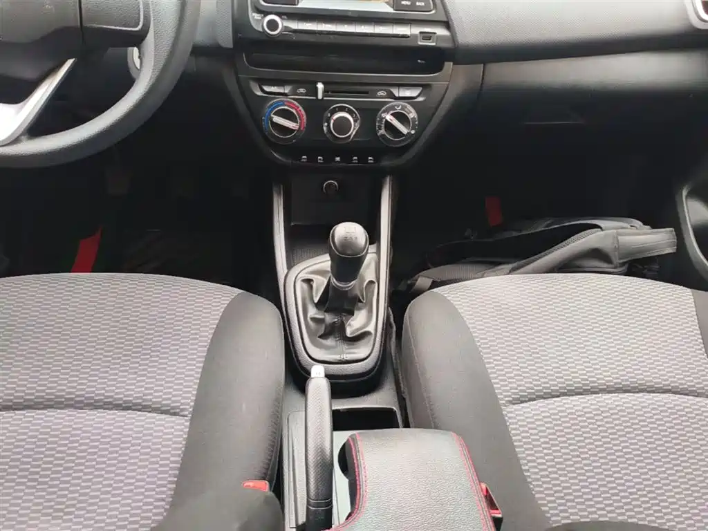 Hyundai Verna 2017 — фото 14