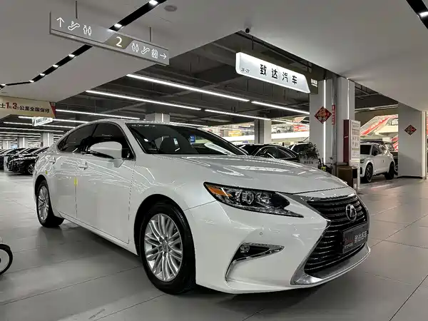 Lexus ES 2017