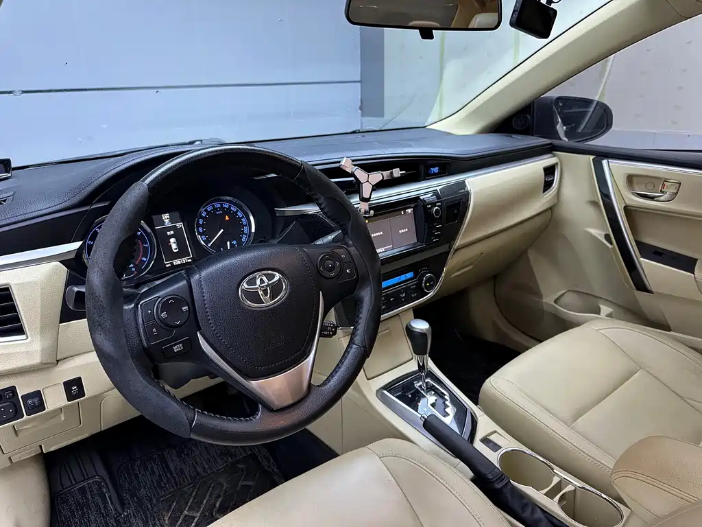 Toyota Corolla 2014 — фото 10