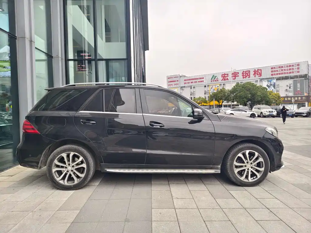 Mercedes-Benz GLE 2017 — фото 7