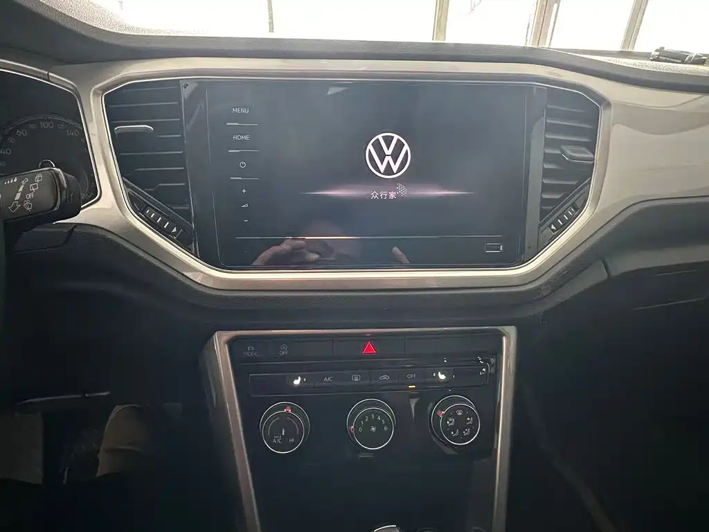 Volkswagen T-Roc 2023 — фото 4