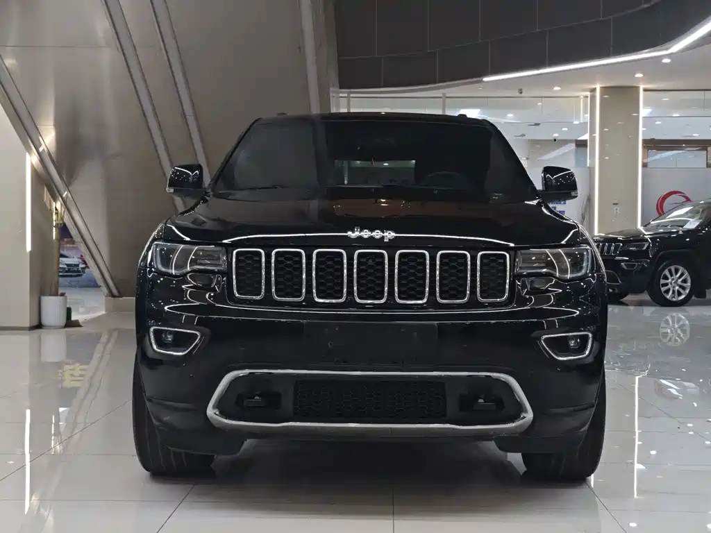 Jeep Grand Cherokee 2018 — фото 2