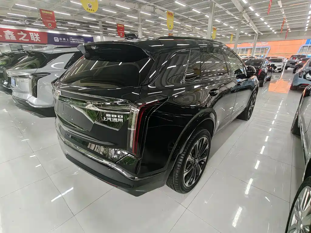 Cadillac XT5 2025 — фото 13