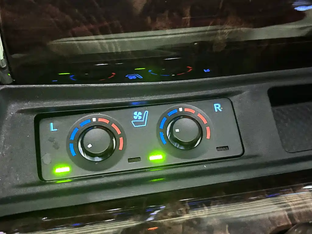 Toyota Alphard 2023 — фото 23