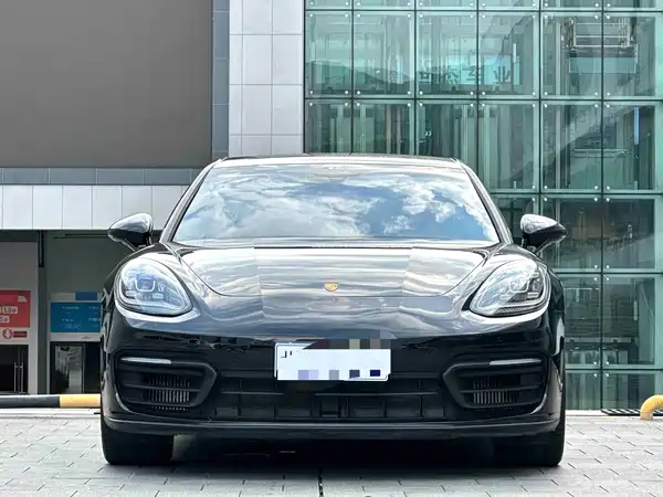 Porsche Panamera 2023