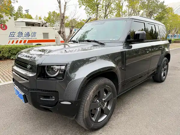 Land Rover Defender 2023