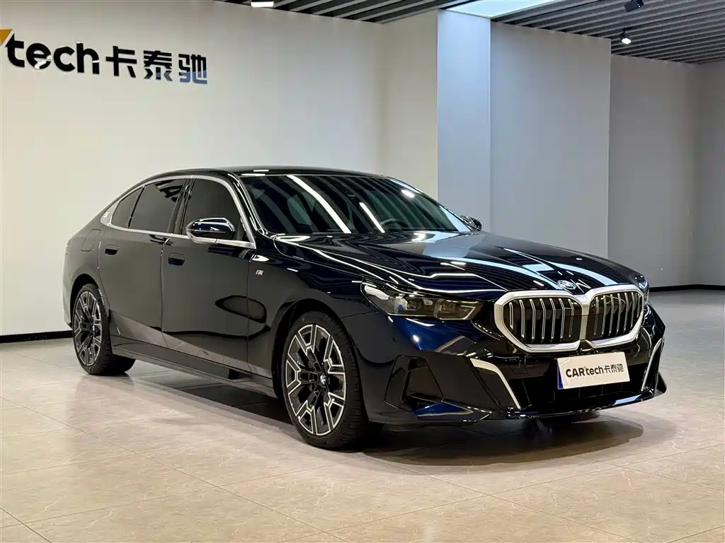 BMW 5 Series 2025 — фото 2