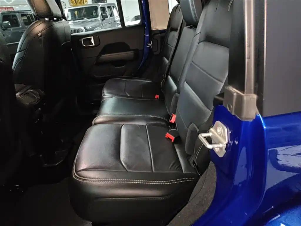 Jeep Wrangler 2020 — фото 17