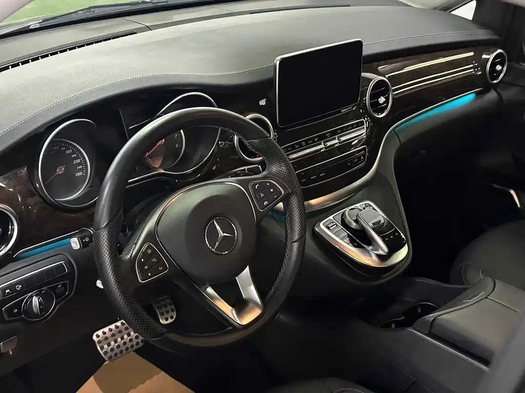 Mercedes-Benz V-Class 2018 — фото 10