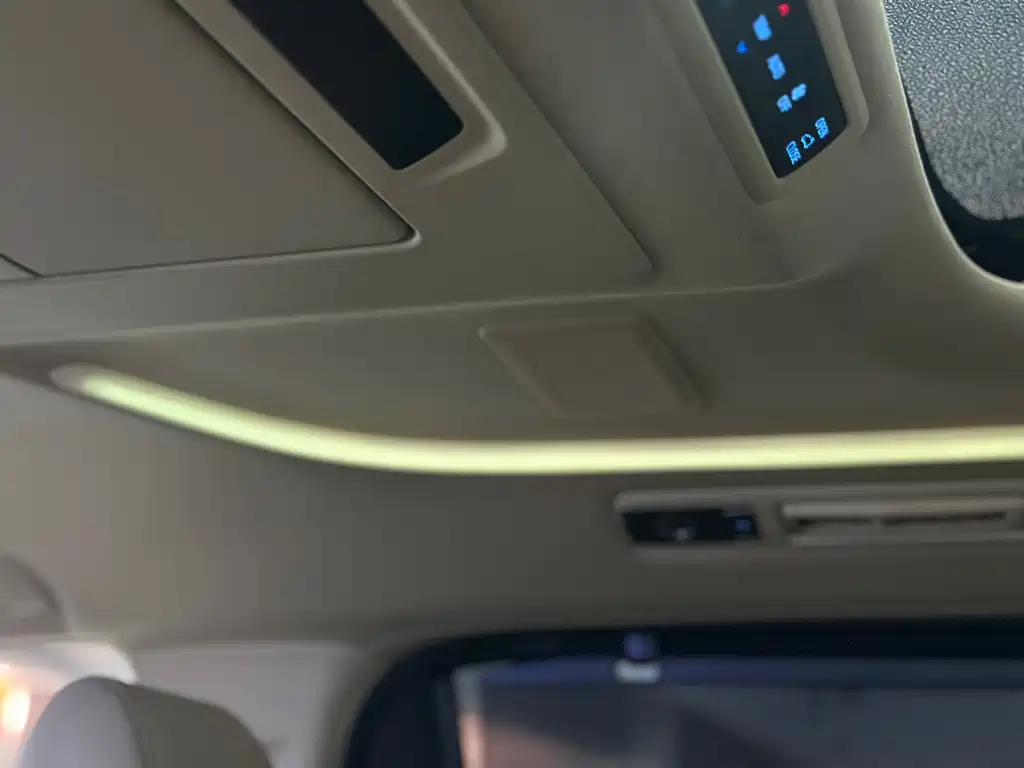 Toyota Alphard 2021 — фото 17