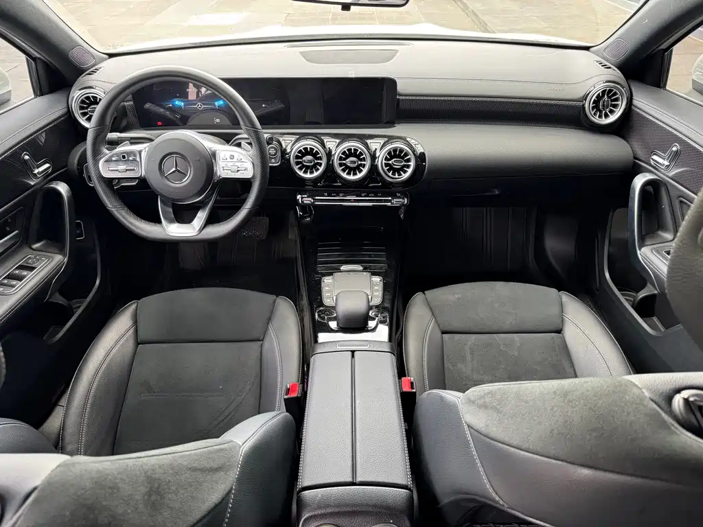Mercedes-Benz A-Class 2023 — фото 8