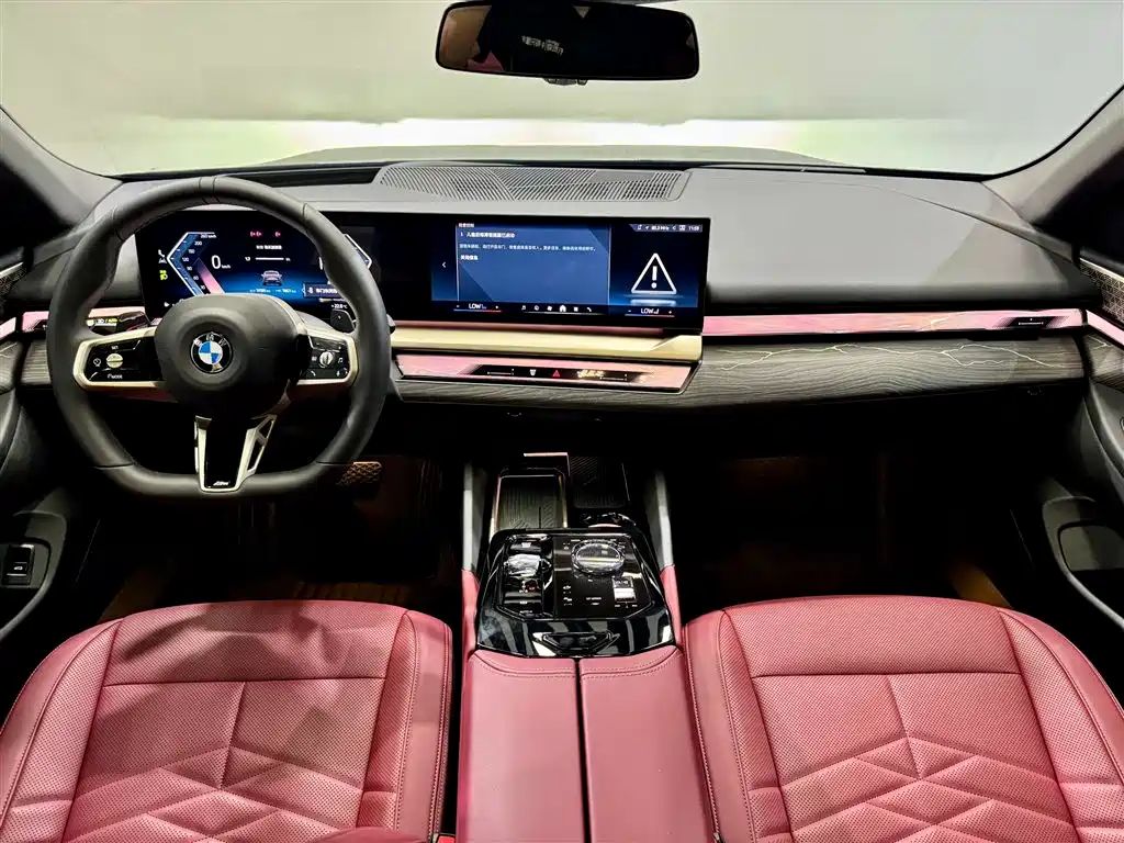 BMW 5 Series 2025 — фото 14