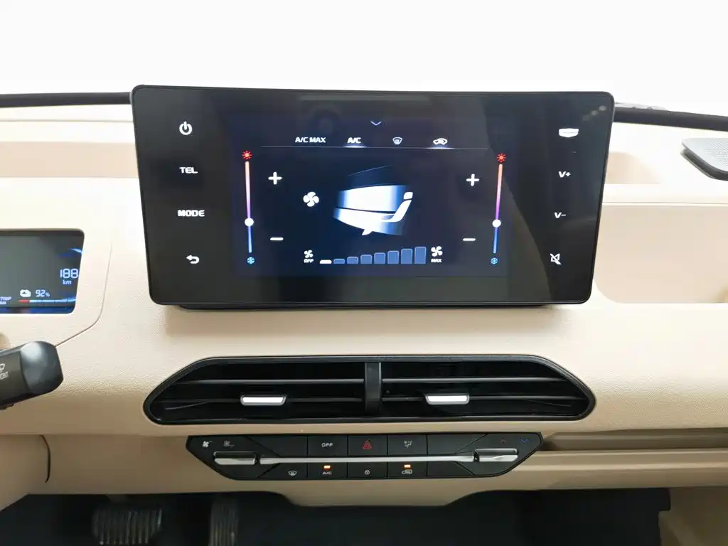 Geely Galaxy Panda 2025 — фото 12