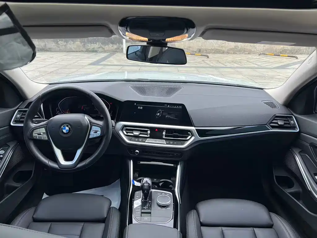 BMW 3 Series 2019 — фото 9