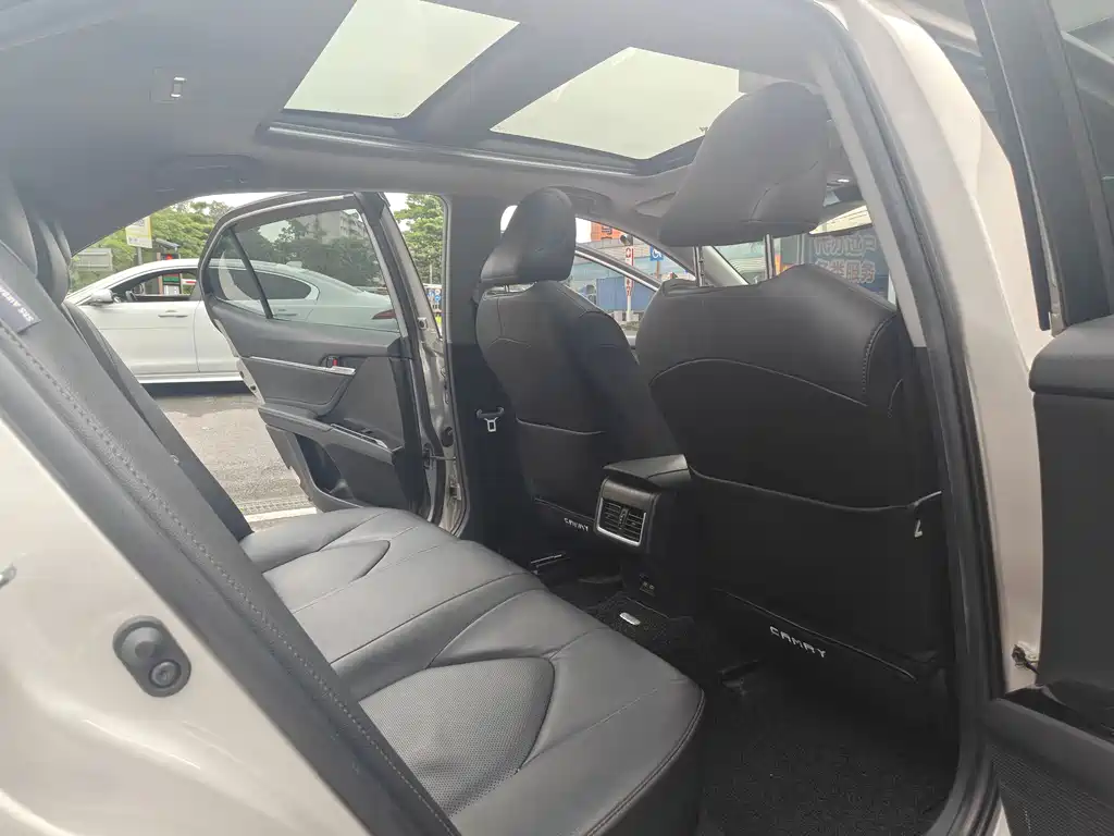 Toyota Camry 2022 — фото 13