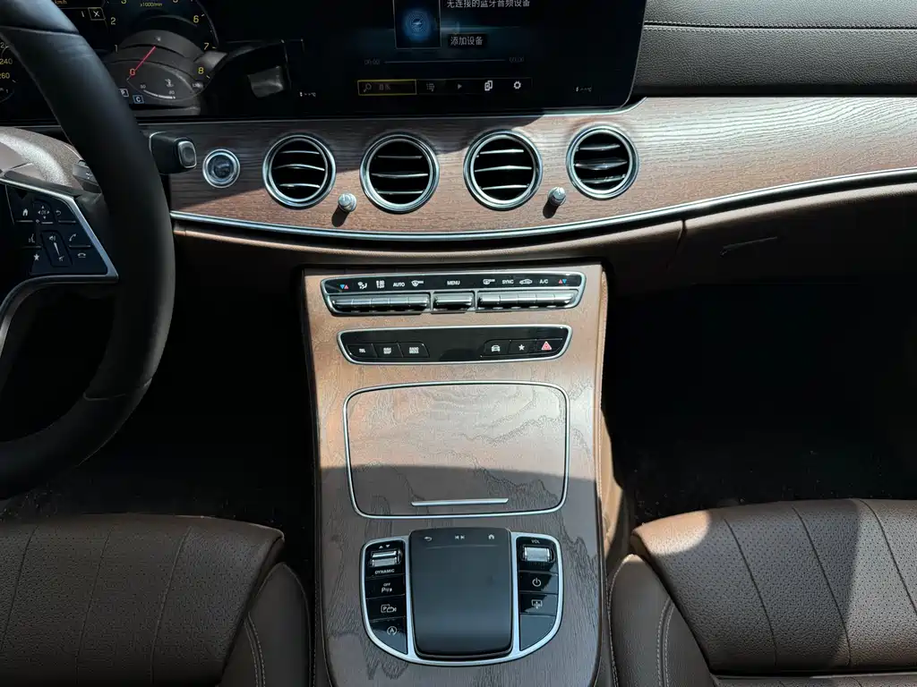 Mercedes-Benz E-Class 2022 — фото 10