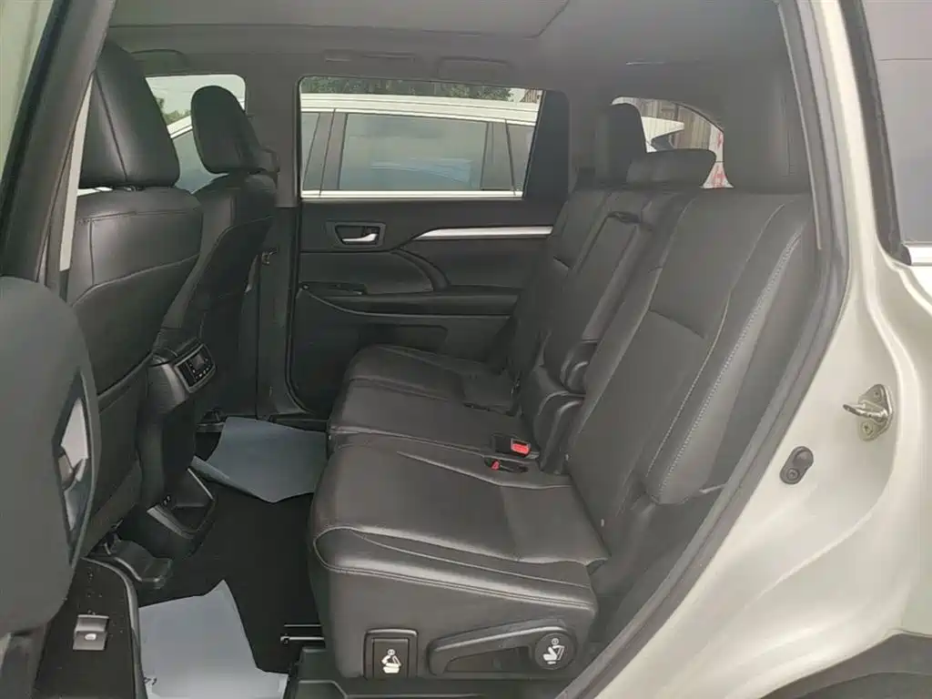 Toyota Highlander 2018 — фото 17