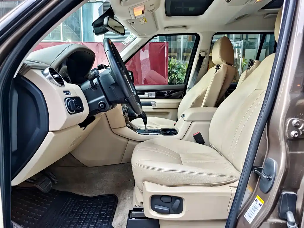 Land Rover Discovery 2012 — фото 18