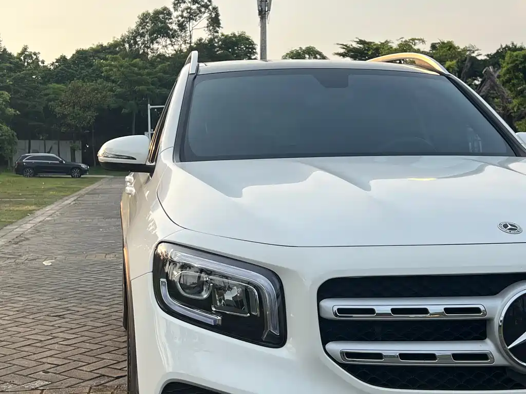Mercedes-Benz GLB 2023