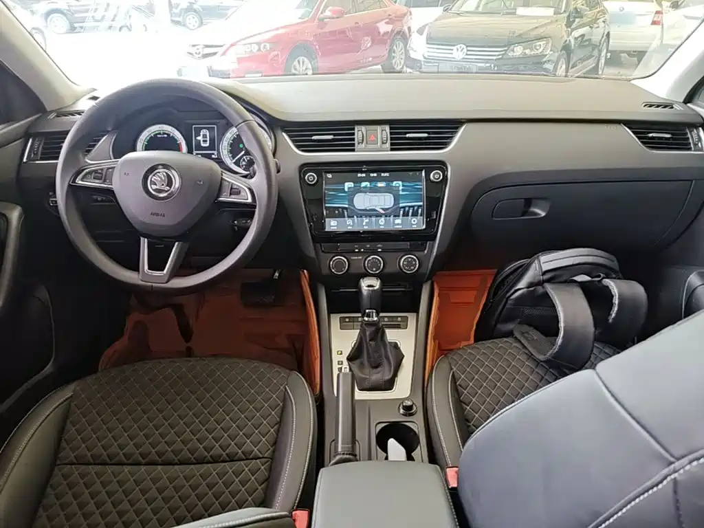 Skoda Octavia 2019 — фото 10