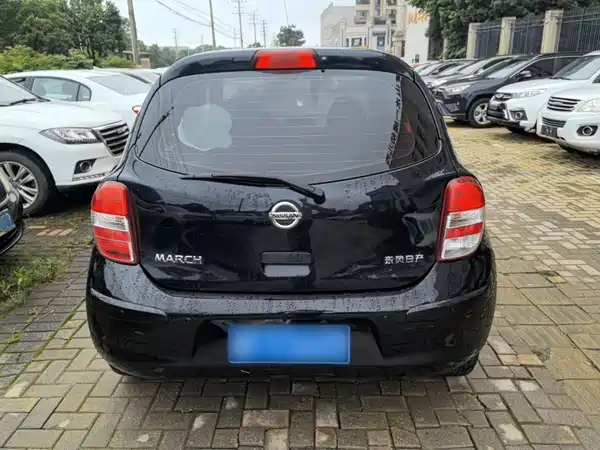 Nissan March 2016