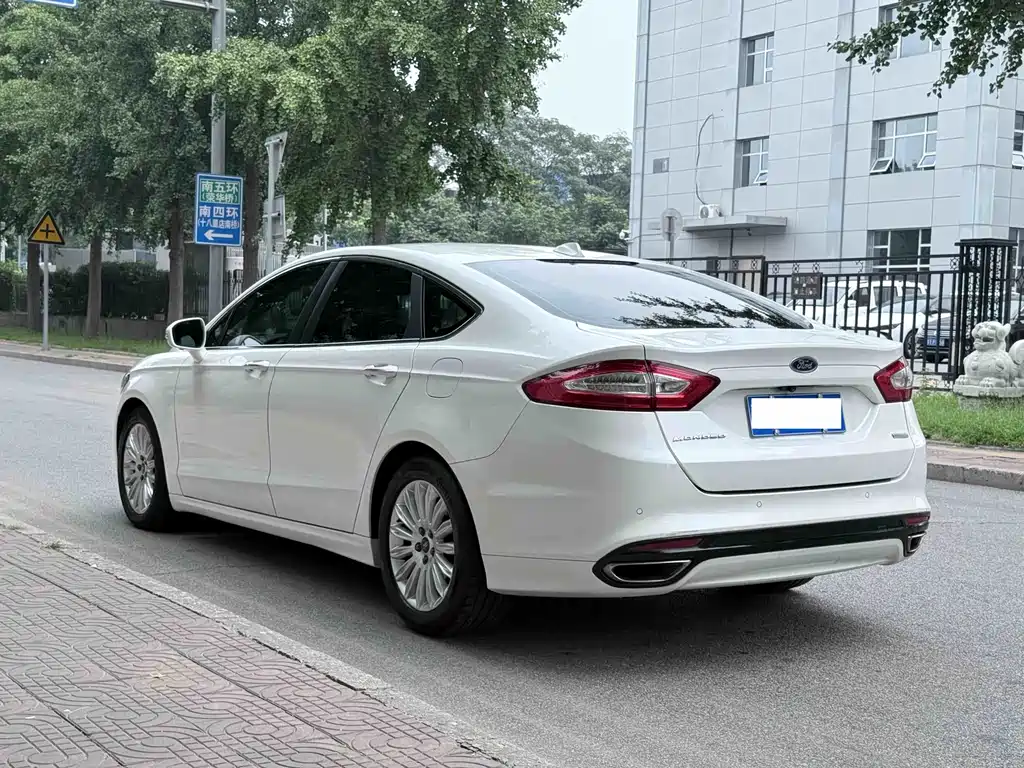 Ford Mondeo 2014 — фото 18