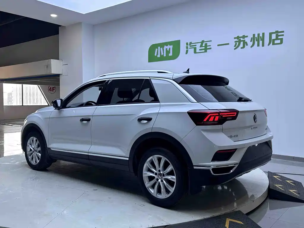 Volkswagen T-Roc 2023 — фото 2