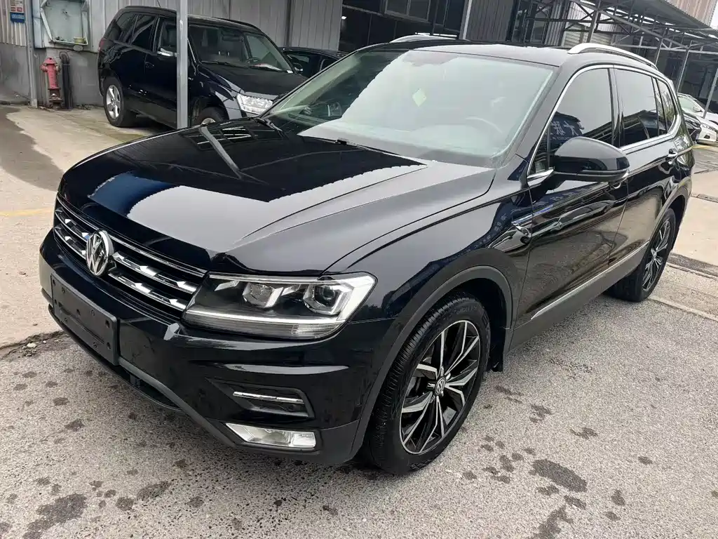Volkswagen Tiguan L 2020 — фото 1