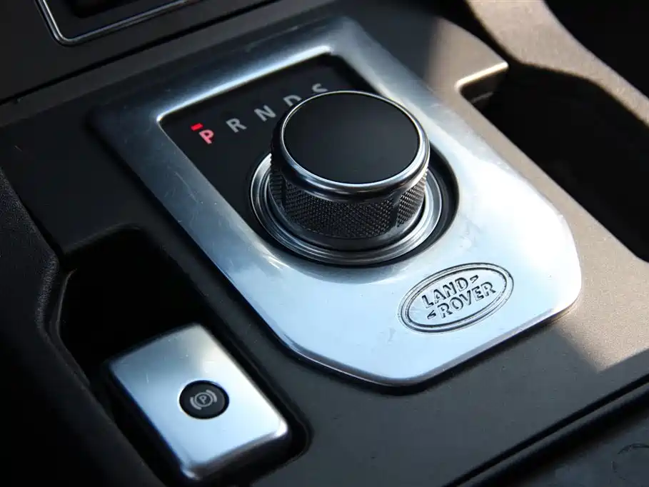 Land Rover Discovery 2015 — фото 17