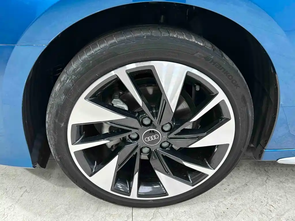 Audi A3 2023 — фото 19