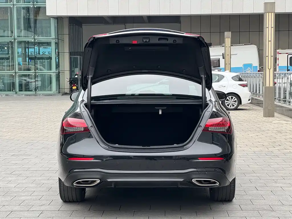 Mercedes-Benz E-Class 2022 — фото 10