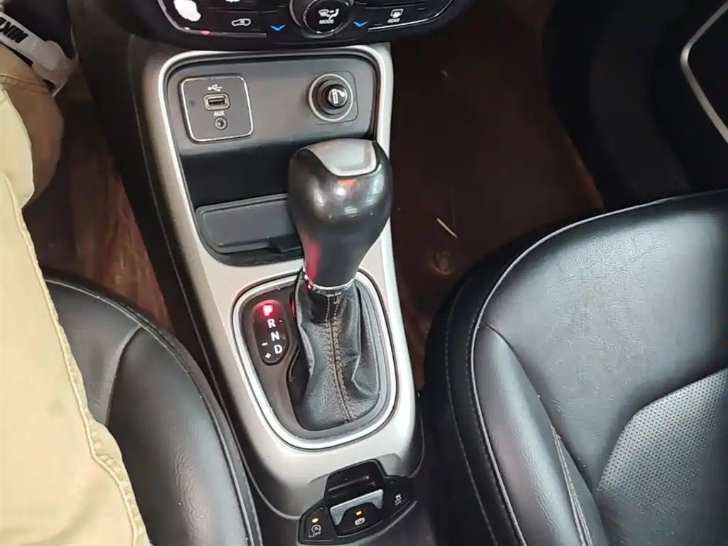 Jeep Compass 2018 — фото 14