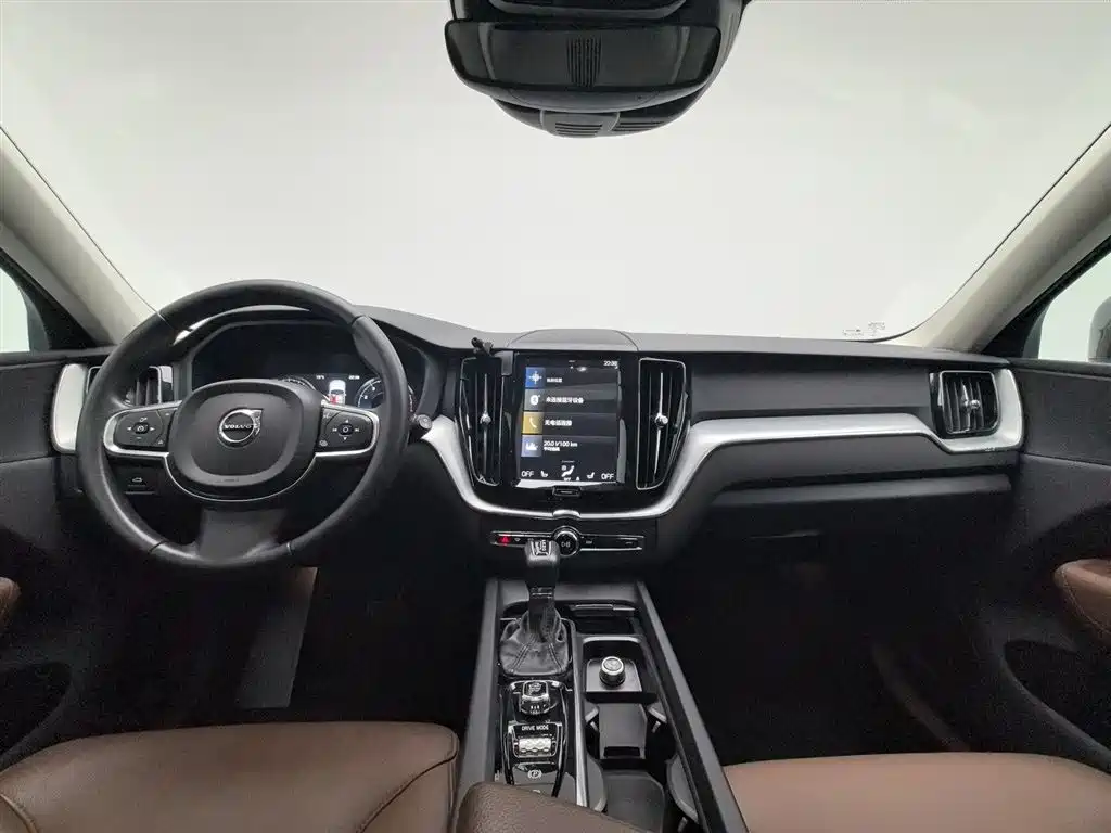 Volvo XC60 2019 — фото 5