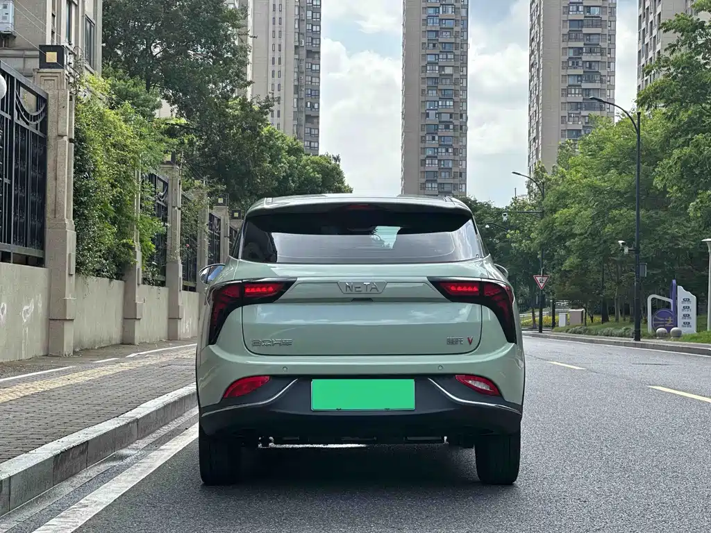 Neta V 2022