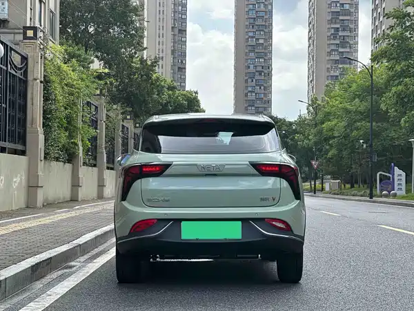 Neta V 2022