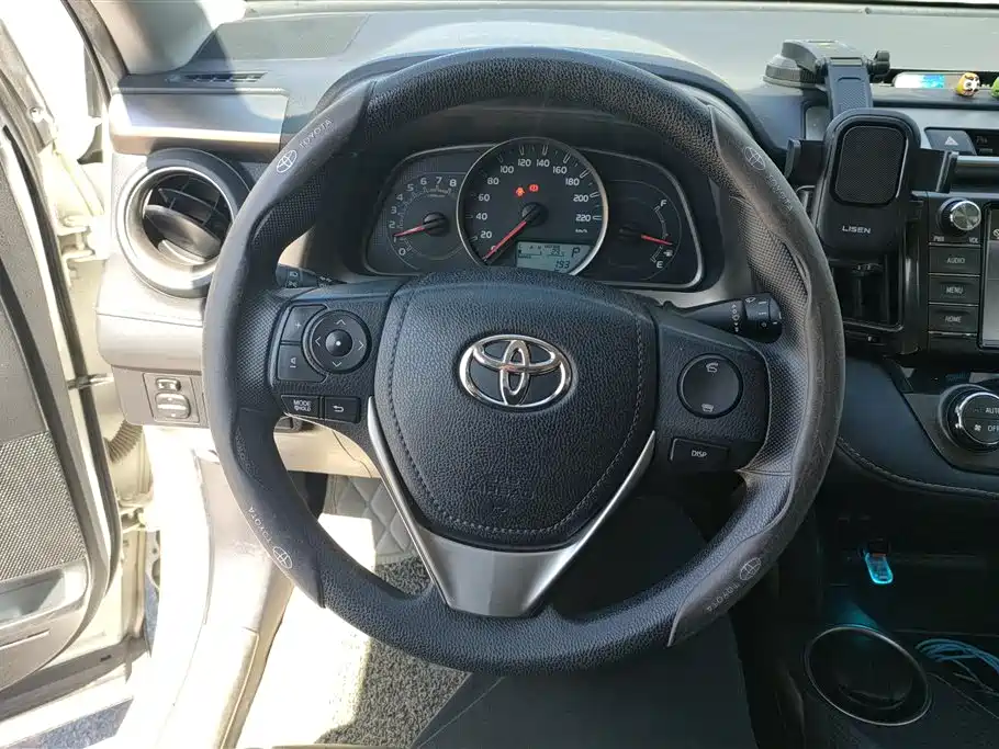 Toyota RAV4 2016 — фото 15