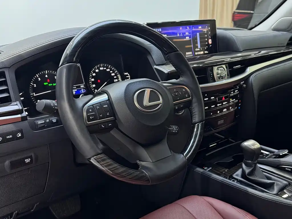 Lexus LX 2019 — фото 11
