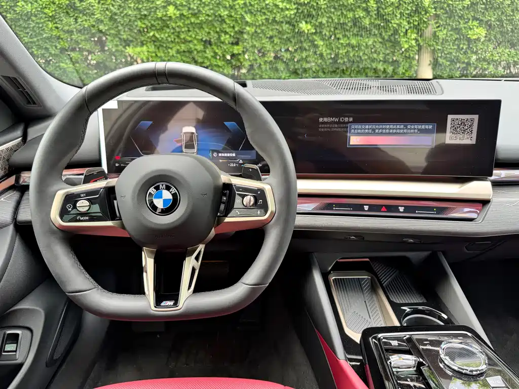 BMW 5 Series 2025 — фото 14