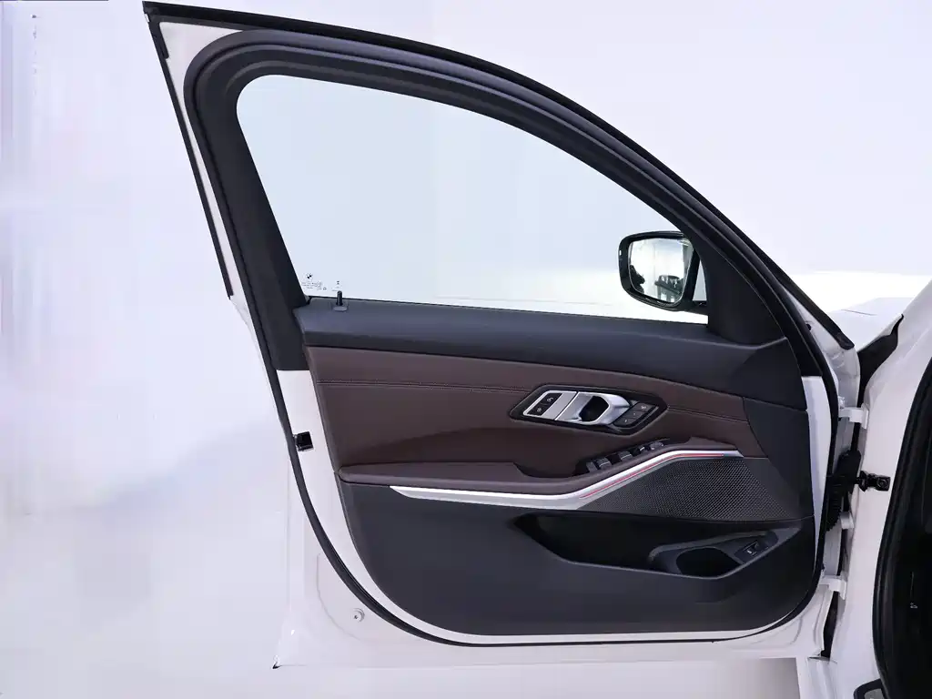 BMW 3 Series 2024 — фото 13