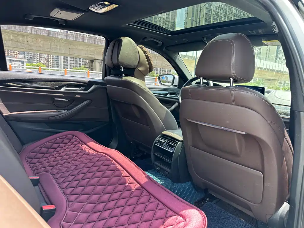 BMW 5 Series 2019 — фото 11