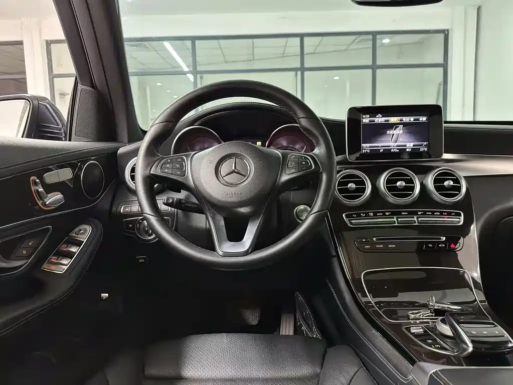 Mercedes-Benz GLC 2018 — фото 6