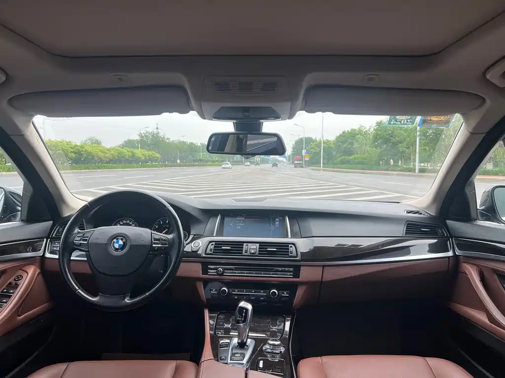 BMW 5 Series 2016 — фото 9