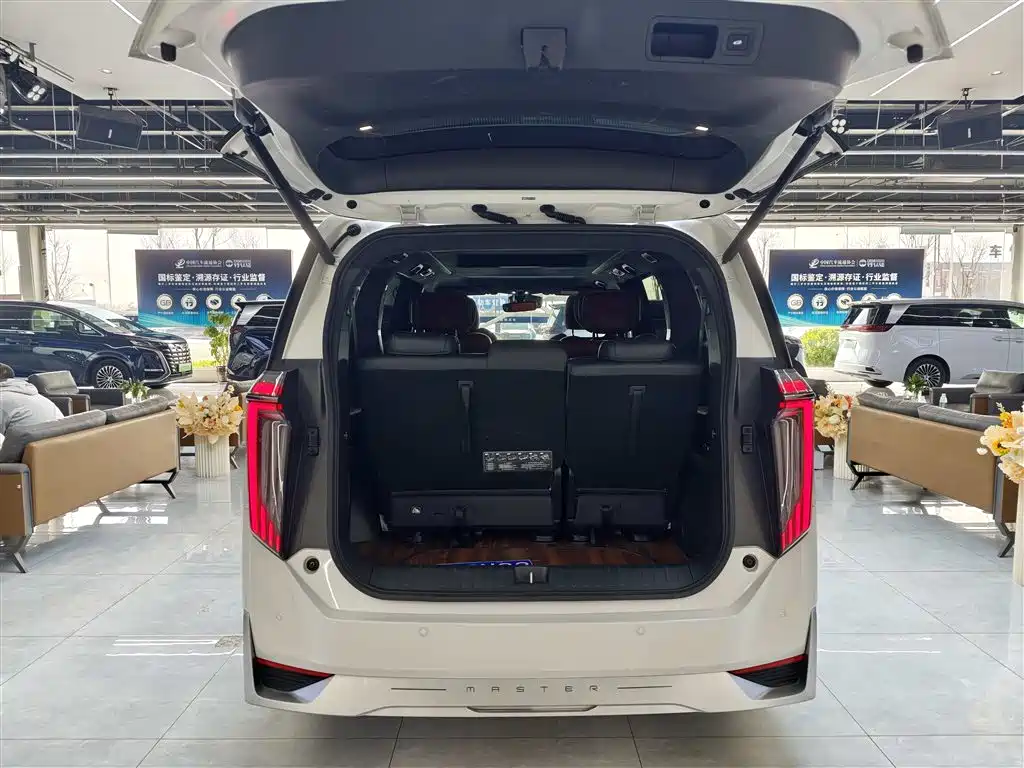 GAC Motor Trumpchi M8 2023 — фото 34