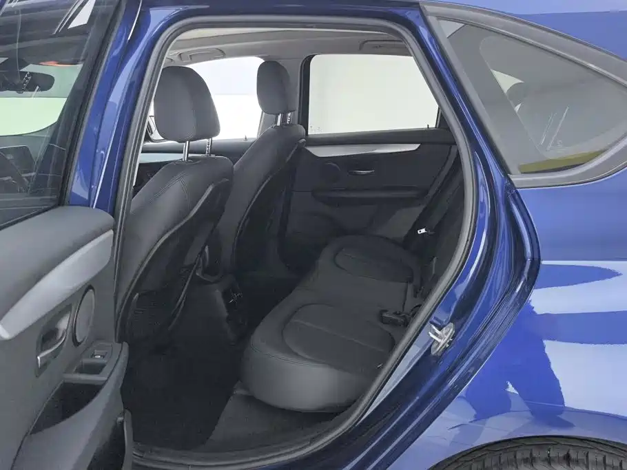 BMW 2 Series Station Wagon 2017 — фото 11