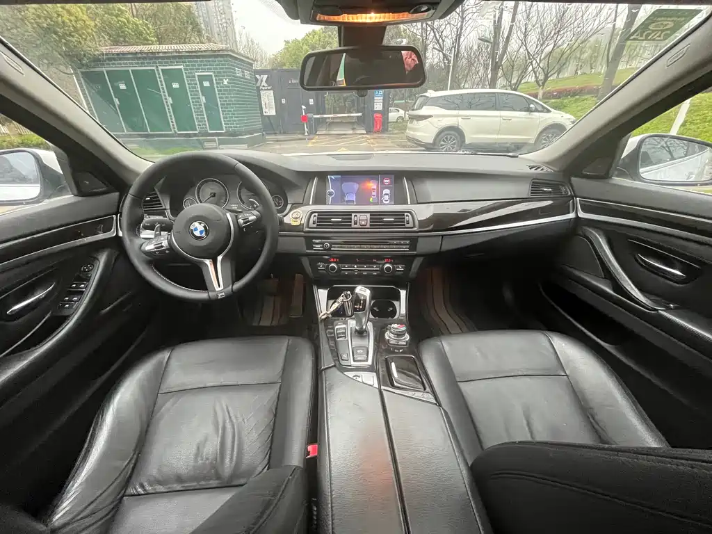 BMW 5 Series 2014 — фото 14