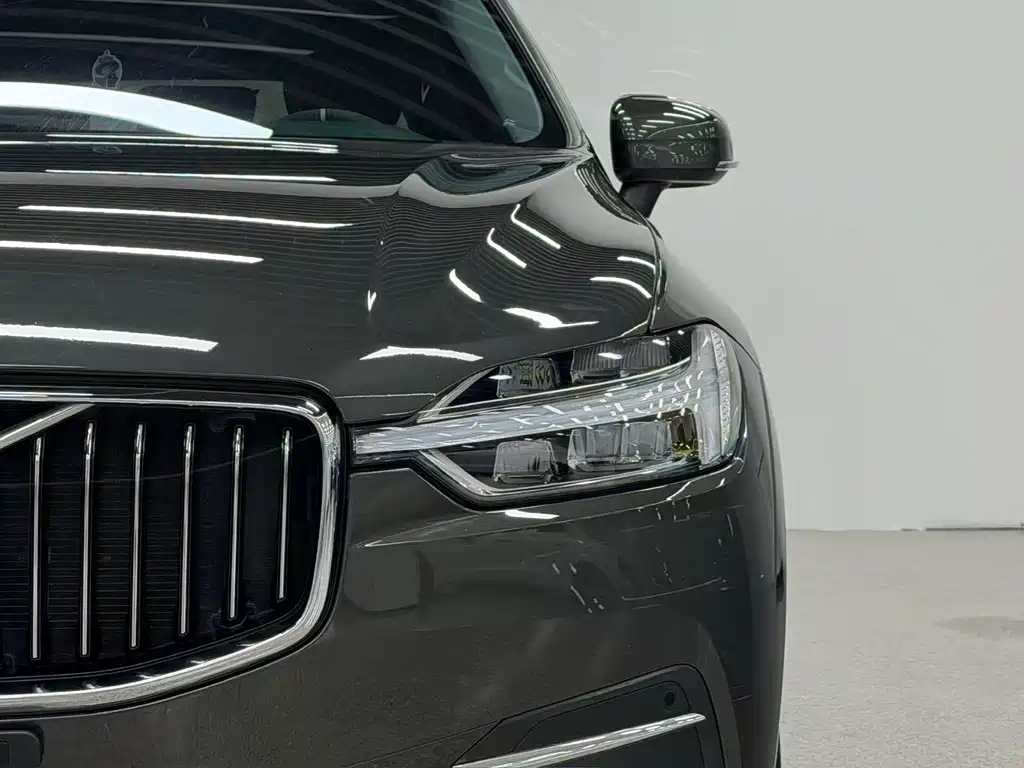 Volvo XC60 2019 — фото 25