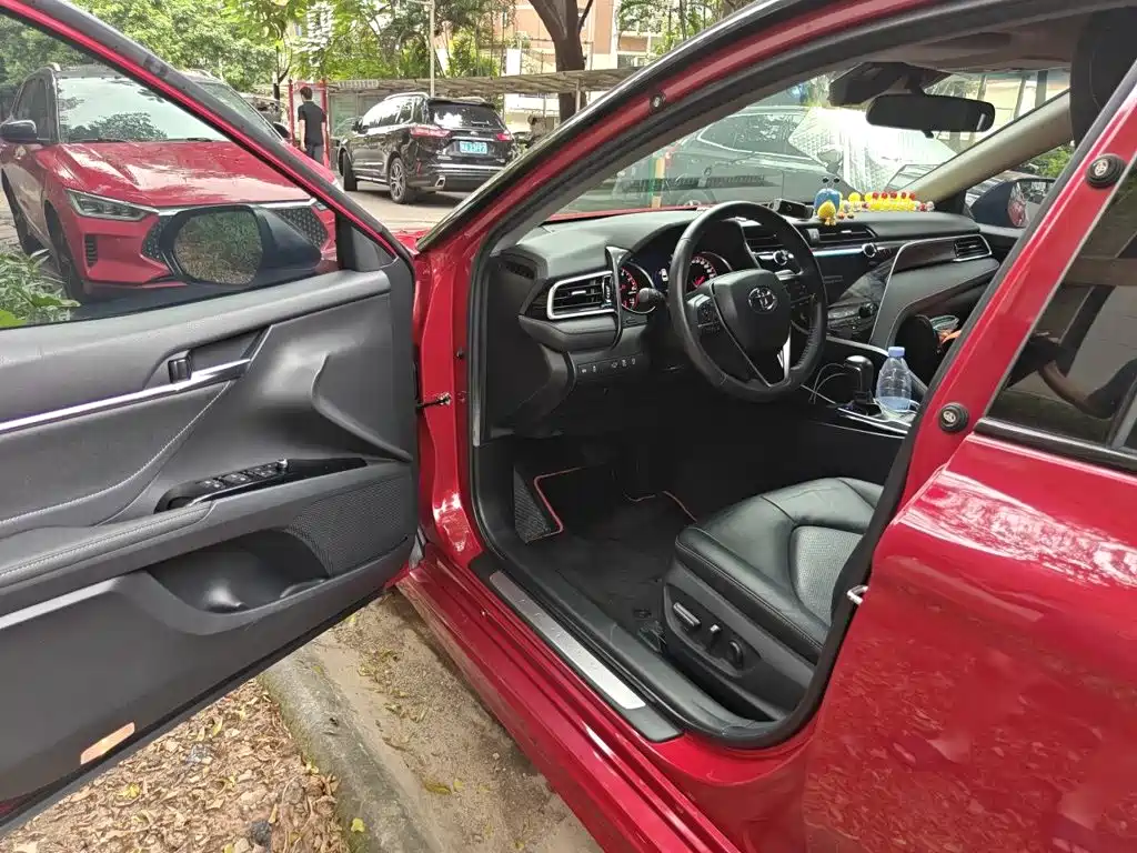 Toyota Camry 2020 — фото 17