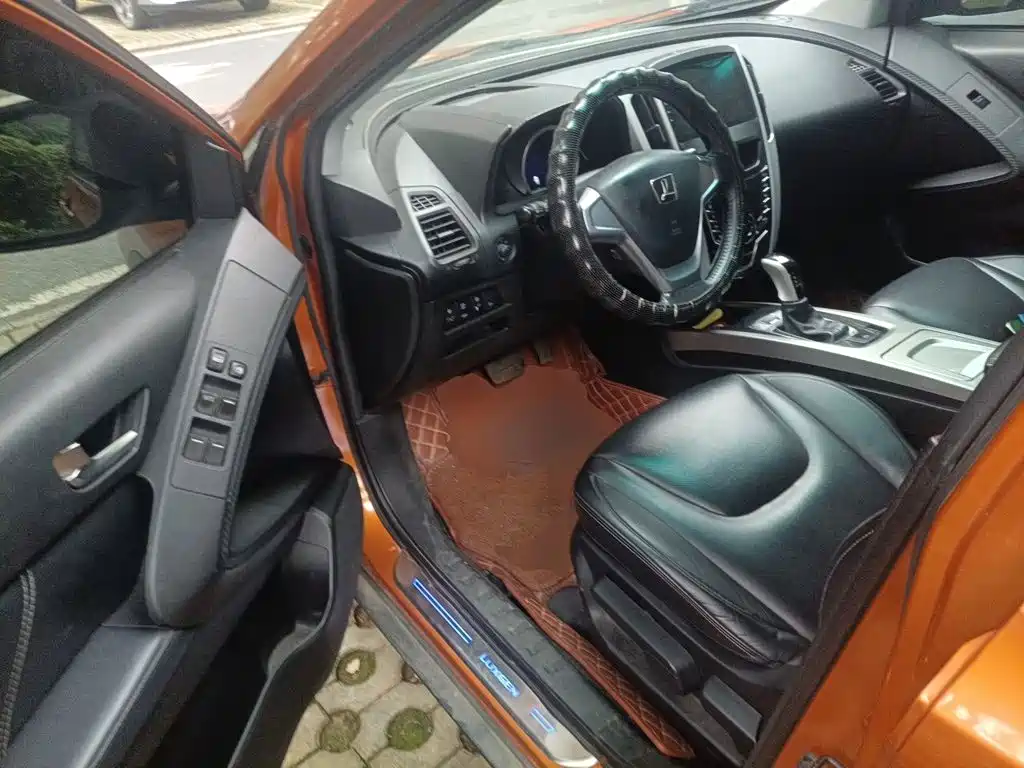 Luxgen You6 SUV 2015 — фото 17