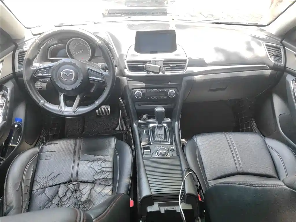 Mazda 3 Axela 2018 — фото 13